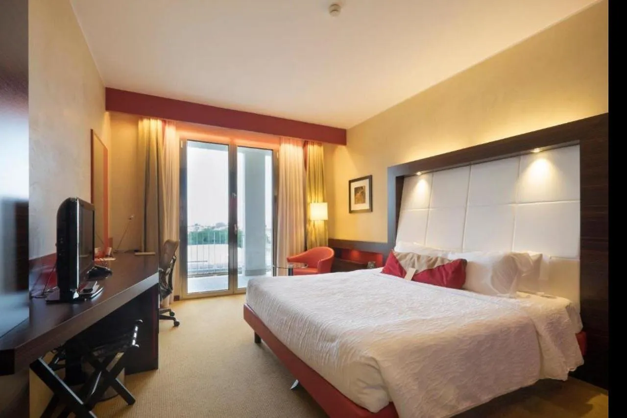 Hilton Garden Inn Лечче Отель